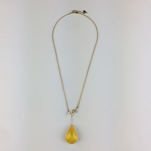 Beautiful Faux Amber with Pearl Flower necklace - Picture 2 of 8